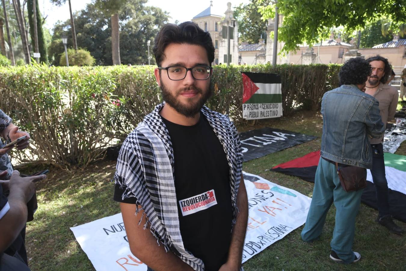 Los estudiantes han desplegado la bandera de Palestina y han emitido un comunicado para que pare el ataque de Israel