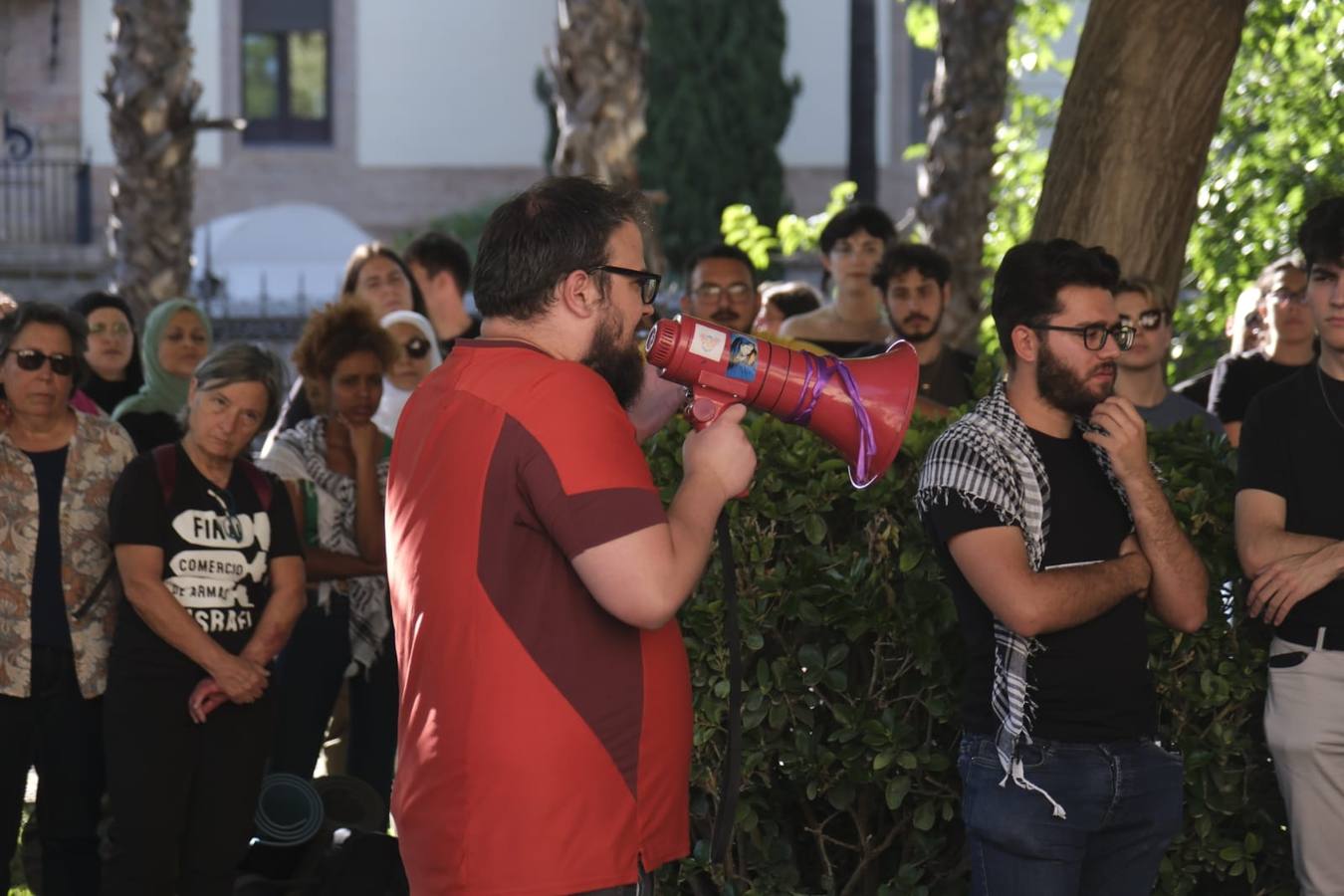 Los estudiantes han desplegado la bandera de Palestina y han emitido un comunicado para que pare el ataque de Israel