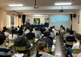 Simulacro de Selectividad como entrenamiento a los estudiantes para el día más temido