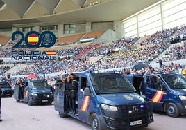 Más de 10.000 escolares presencian la exhibición de la Policía Nacional en el estadio de la Cartuja