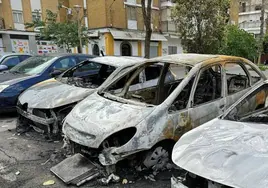 Arden cinco vehículos en otra noche de infarto en el distrito Macarena