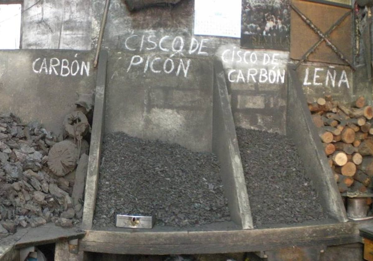 Carbón y leña a la venta en Carbonería Parras
