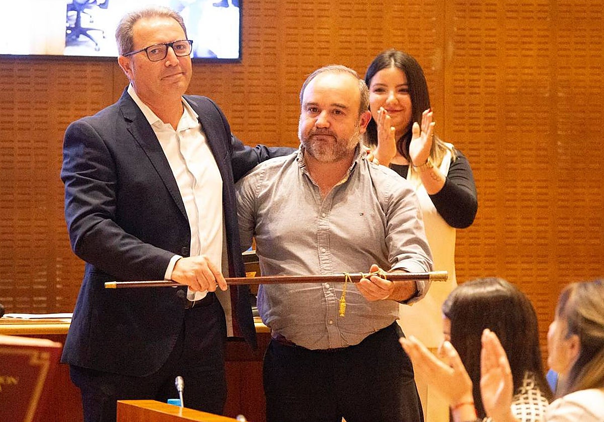 Francisco Brenes (PSOE) fue investido nuevo alcalde de Arahal gracias al apoyo del PP