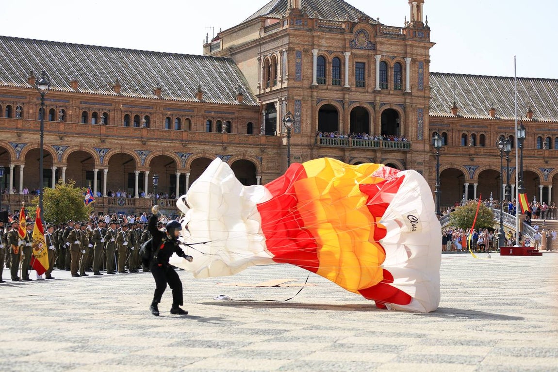 En imágenes, el acto de la jura de bandera en la Plaza de España