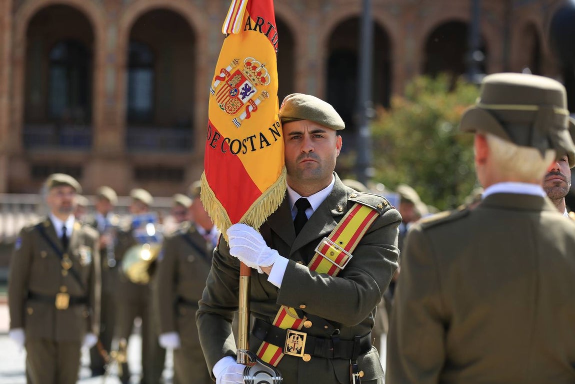 En imágenes, el acto de la jura de bandera en la Plaza de España