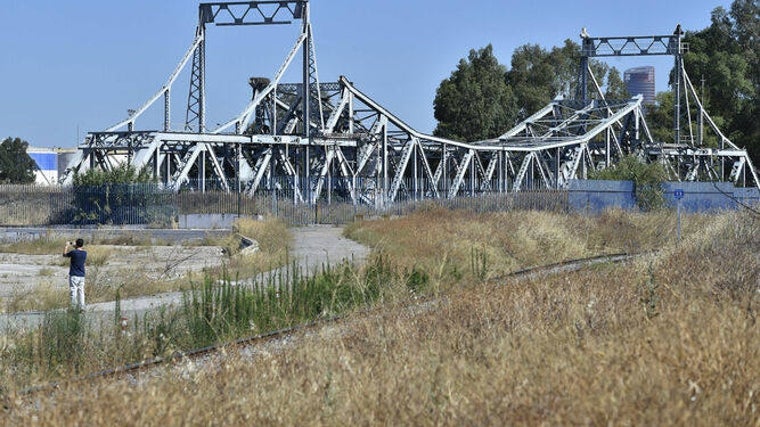 El puente de Hierro puede salir de la lista en los próximos meses, ya que se reubicará como parte de un teatro en el nuevo distrito portuario