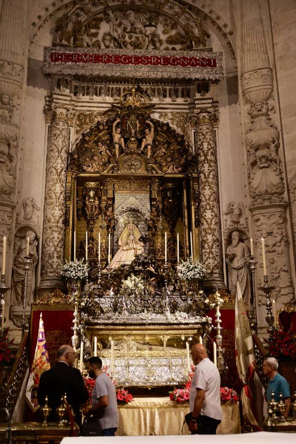 Urna abierta de San Fernando por su festividad en la Capilla Real de la Catedral de Sevilla