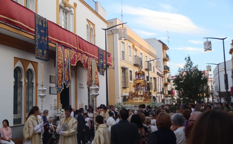 Imagen principal - Paso de la Custodia en Alcalá de Guadaíra