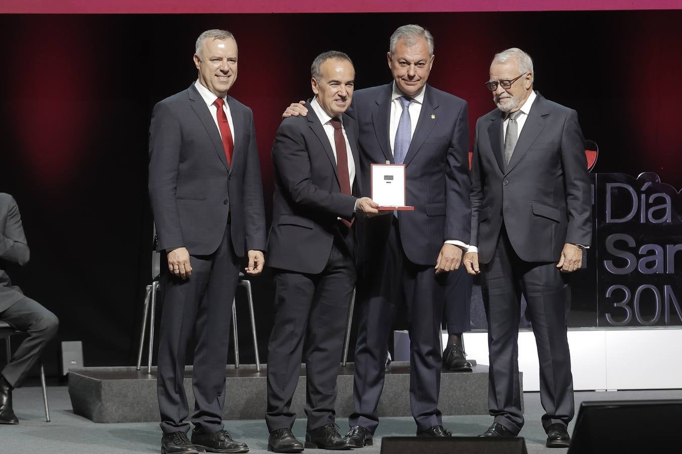 Fibes acogió este jueves las entregas de las Medallas de la Ciudad de Sevilla 2024