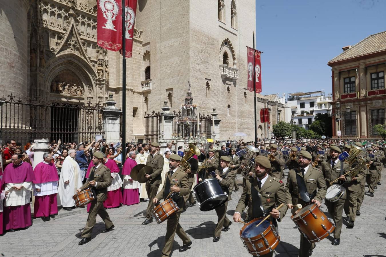 Reportaje gráfico de la procesión del Corpus en Sevilla 2024