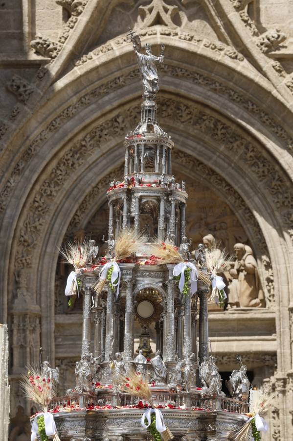 Reportaje gráfico de la procesión del Corpus en Sevilla 2024