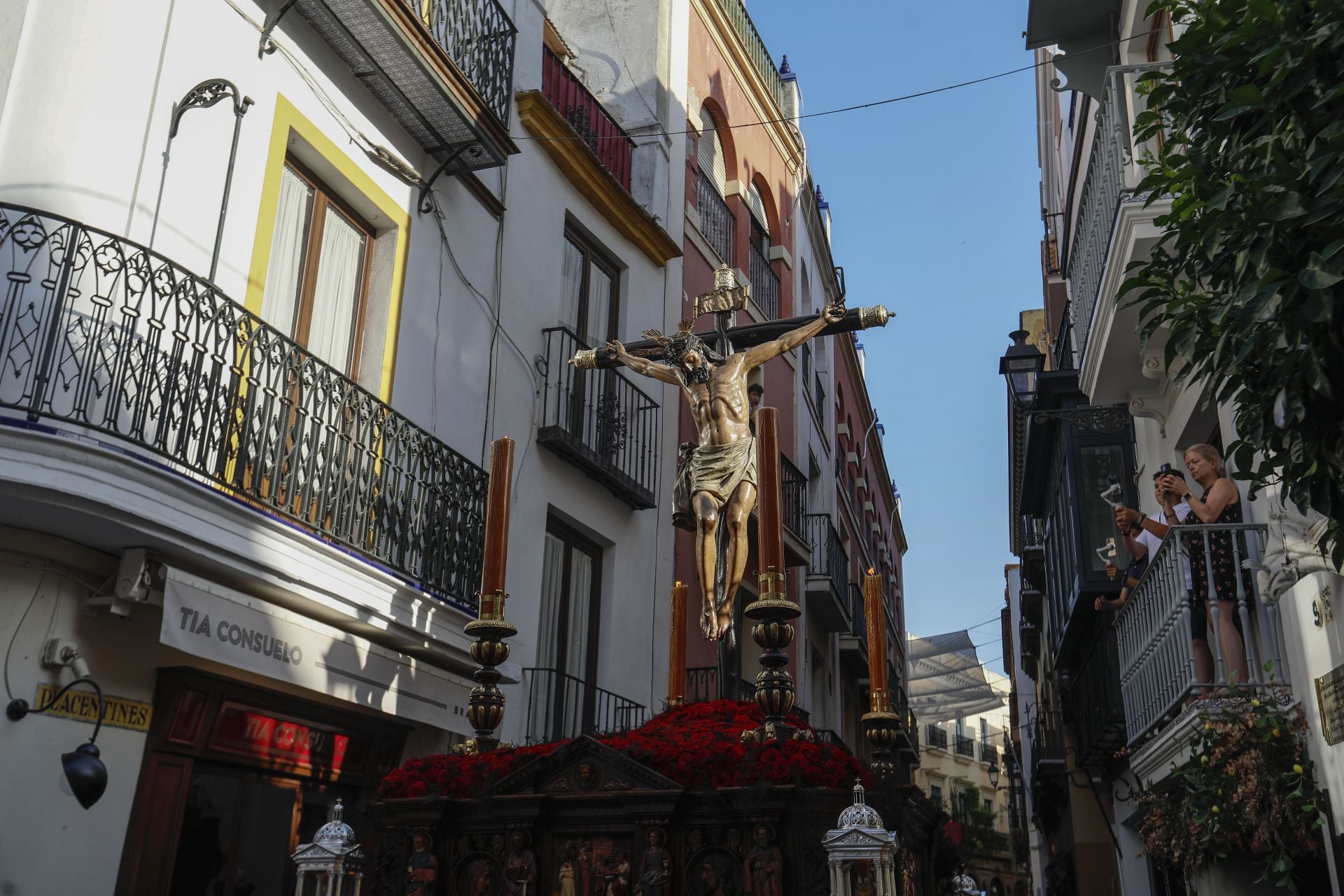 El Cristo de Burgos en procesión por su 450 aniversario