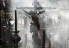 El Cristo de Burgos tocó el sol invicto de junio