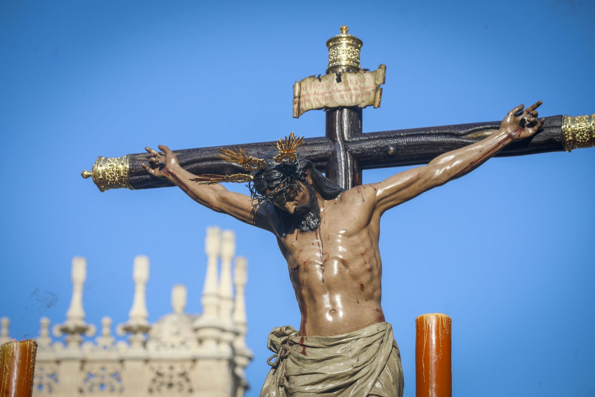 Uno de los momentos de la procesión extraordinaria del Cristo de Burgos