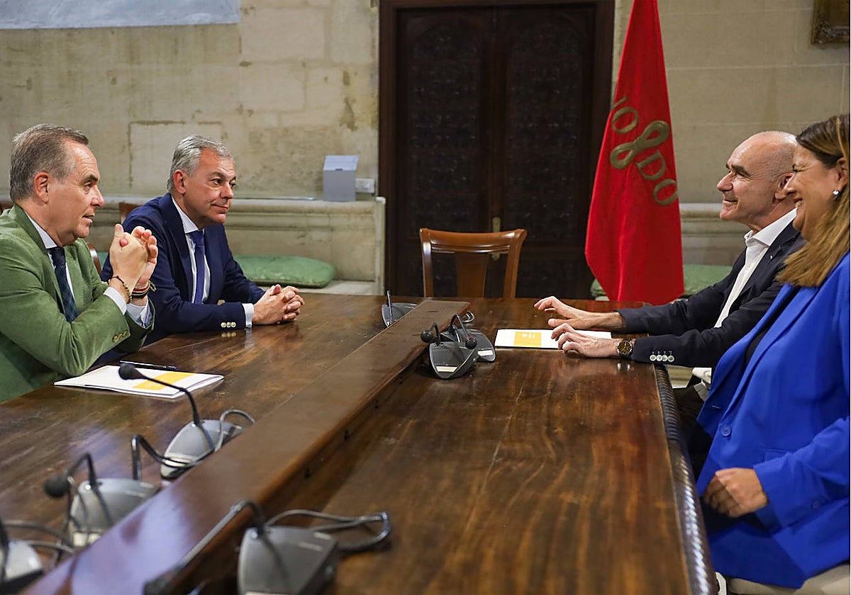 Juan Bueno, José Luis Sanz, Antonio Muñoz y Sonia Gaya, en la reunión del pasado lunes