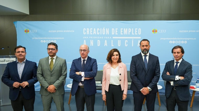 La consejera de Empleo de la Junta en el foro «Creación de Empleo, una prioridad para Andalucía», organizado por Europa Press en colaboración con la fundación Universitaria San Pablo CEU