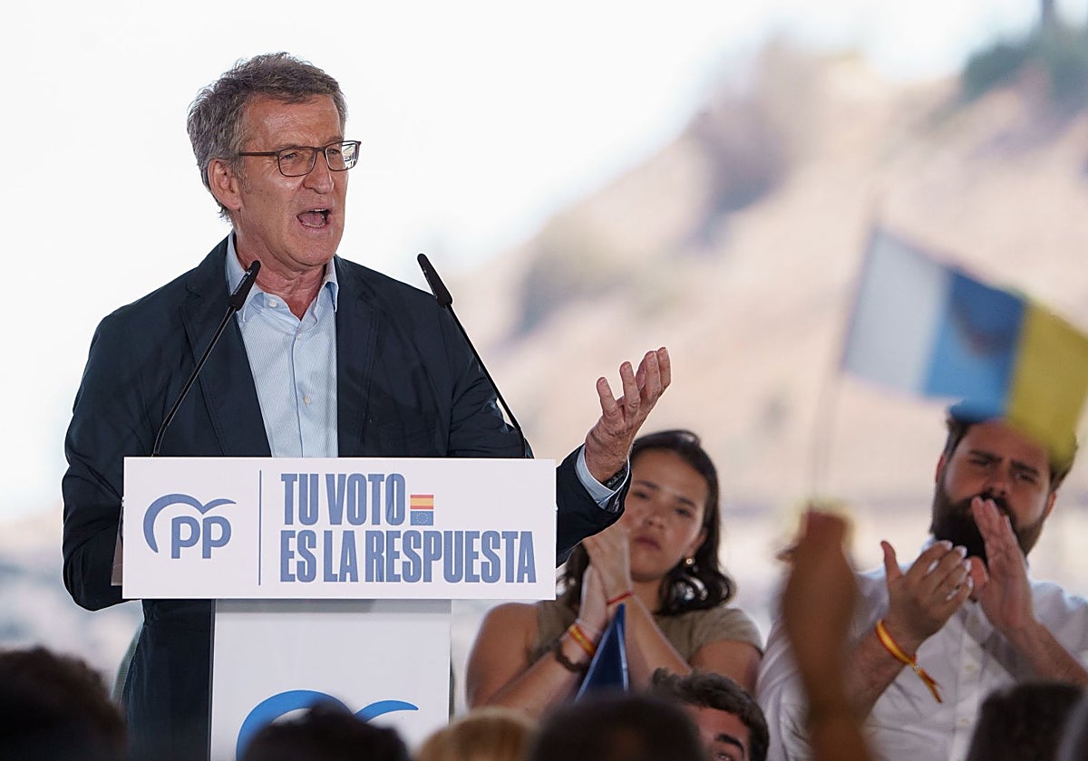 El líder 'popular' Alberto Núñez Feijóo, este lunes en un mitin en Tenerife