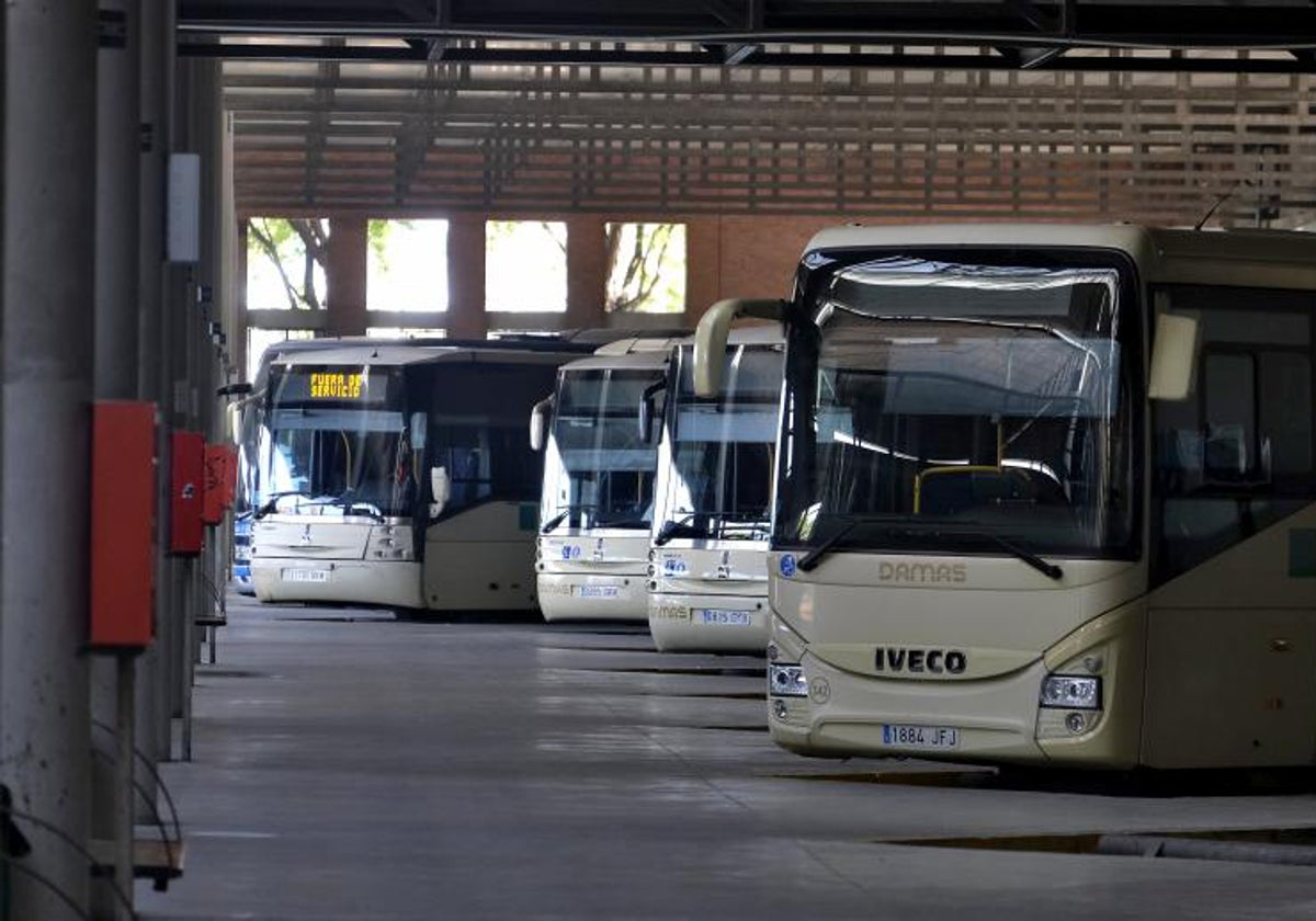 Autobuses en la estación Plaza de Armas