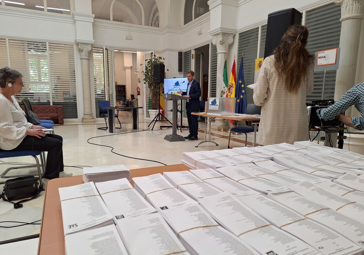 El subdelegado del Gobierno durante la presentación de los datos del dispositivo previsto para este domingo