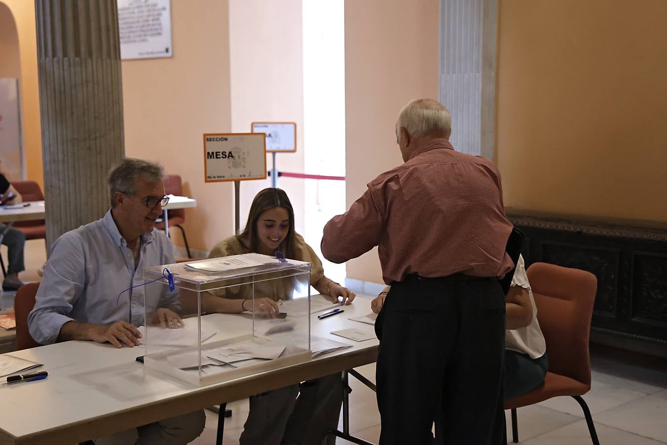 Ambiente tranquilo durante esta jornada electoral en Sevilla