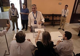 José Luis Sanz : «Animo a todos los sevillanos a que participen y hablen a través de las urnas»