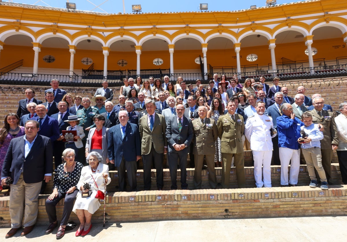 Foto de familia de los premiados de la Exhibición de Enganches