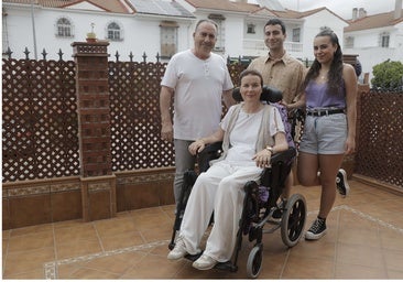 Luisa, maestra con ELA: «Ya no puedo ni rascarme la cara, pero rezo todos los días para que aparezca un fármaco y me quede así»