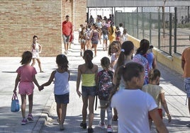 Guerra entre los colegios de Sevilla para captar alumnos por la baja demanda