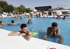 Menos de 6 euros al día: nueve piscinas baratas de los pueblos de Sevilla para sobrellevar el calor