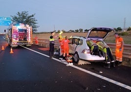 Un accidente en Arahal deja atrapados a decenas de opositores que viajaban a Sevilla