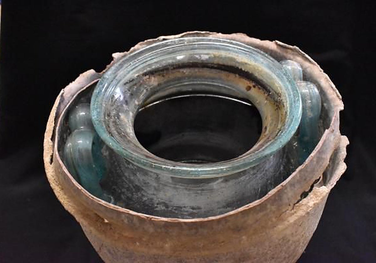 El vino más antiguo del mundo fue encontrado en una tumba en Carmona