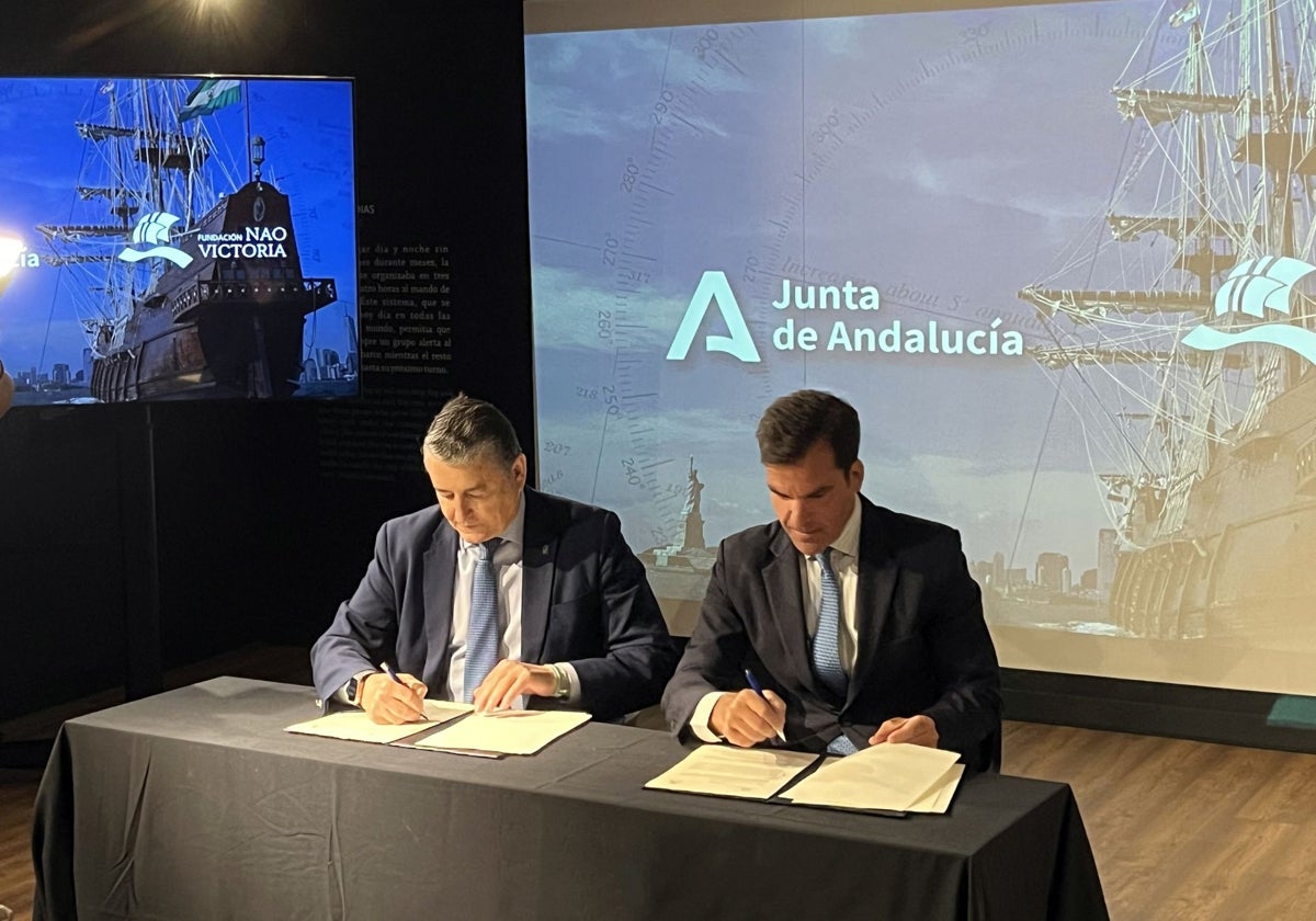 Antonio Sanz y José María Fernández de Cabo firman un convenio entre la Junta de Andalucía y la Fundación Nao Victoria