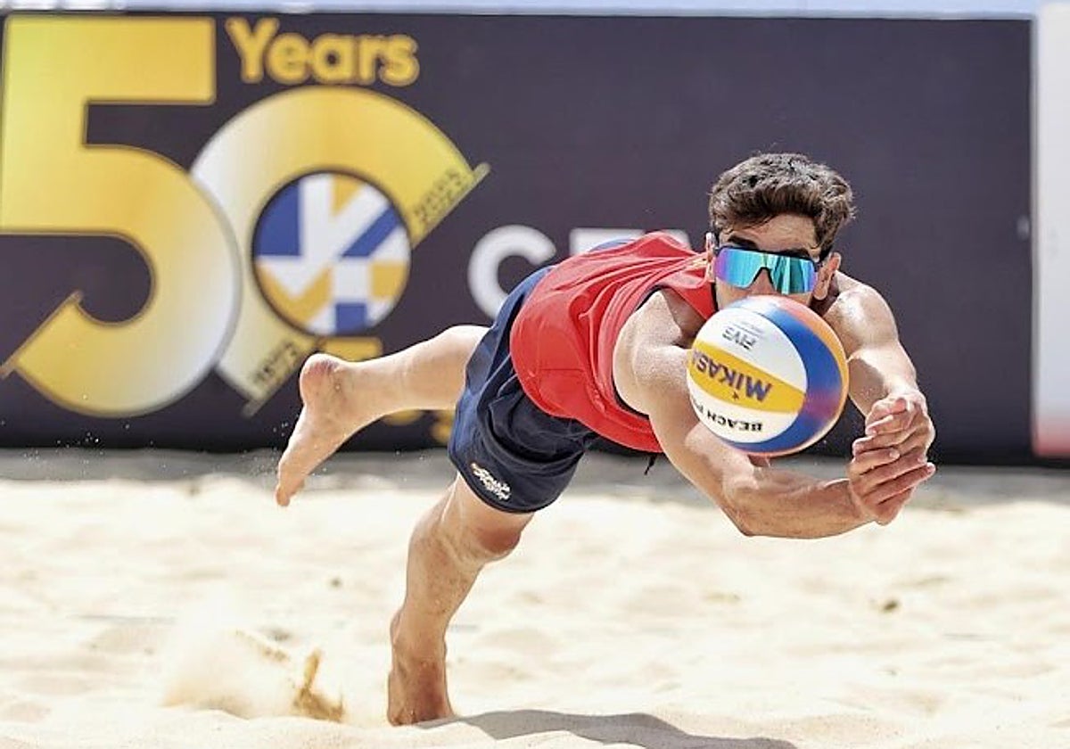 Antonio Manuel Saucedo es de Arahal y empezó en el emblemático Club de Voleibol de la localidad