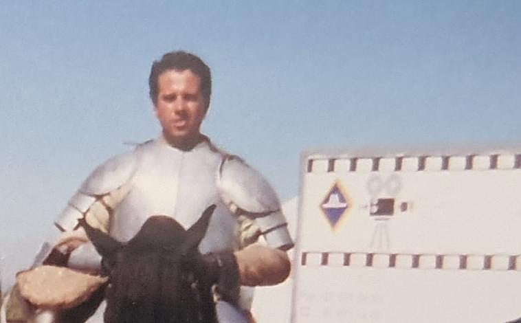 Imagen principal - Martín Calderón, el especialista de cine de Dos Hermanas que ha trabajado con Morgan Freeman, Vigo Mortensen o Angelina Jolie