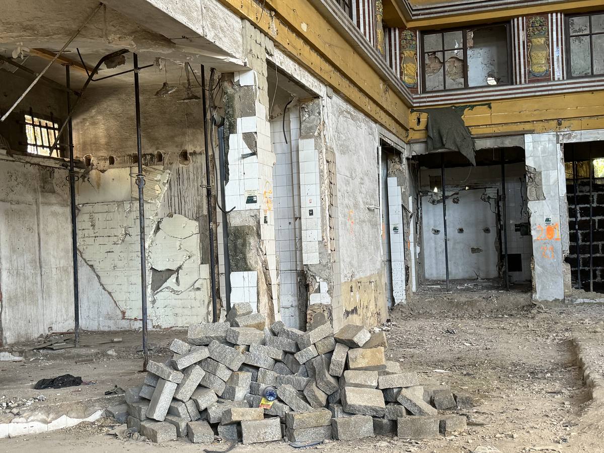 El edificio ofrece un estado de abandono y ruina que dista mucho de lo que fue en su día