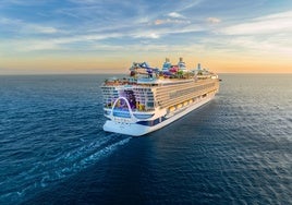 Ghenova, de comprar una filial que iba a cerrar a participar en el mayor crucero del mundo