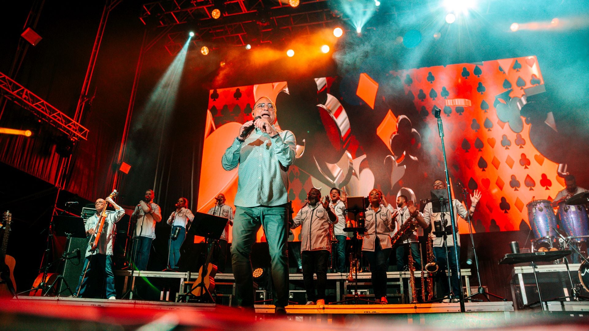 Gilberto Santa Rosa llena de salsa el Tío Pepe Festival, en imágenes