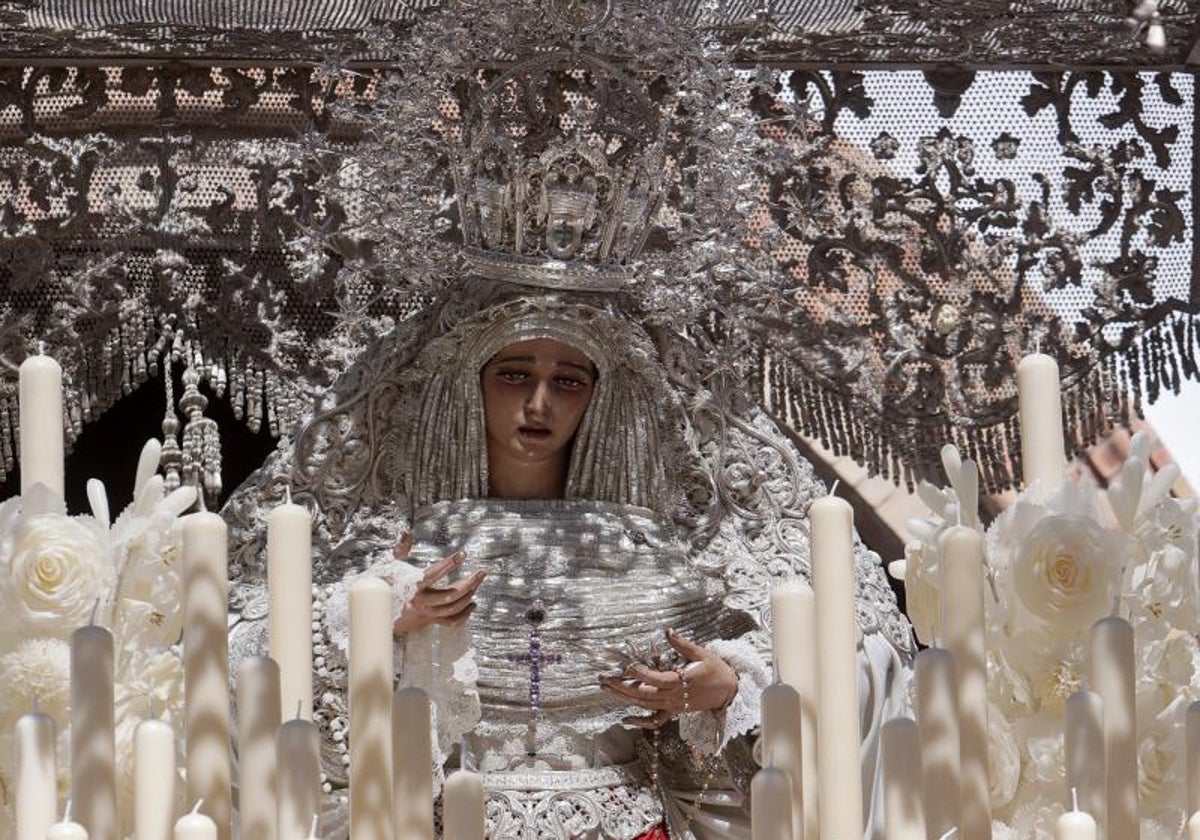 La Virgen de la Paz en su paso de palio