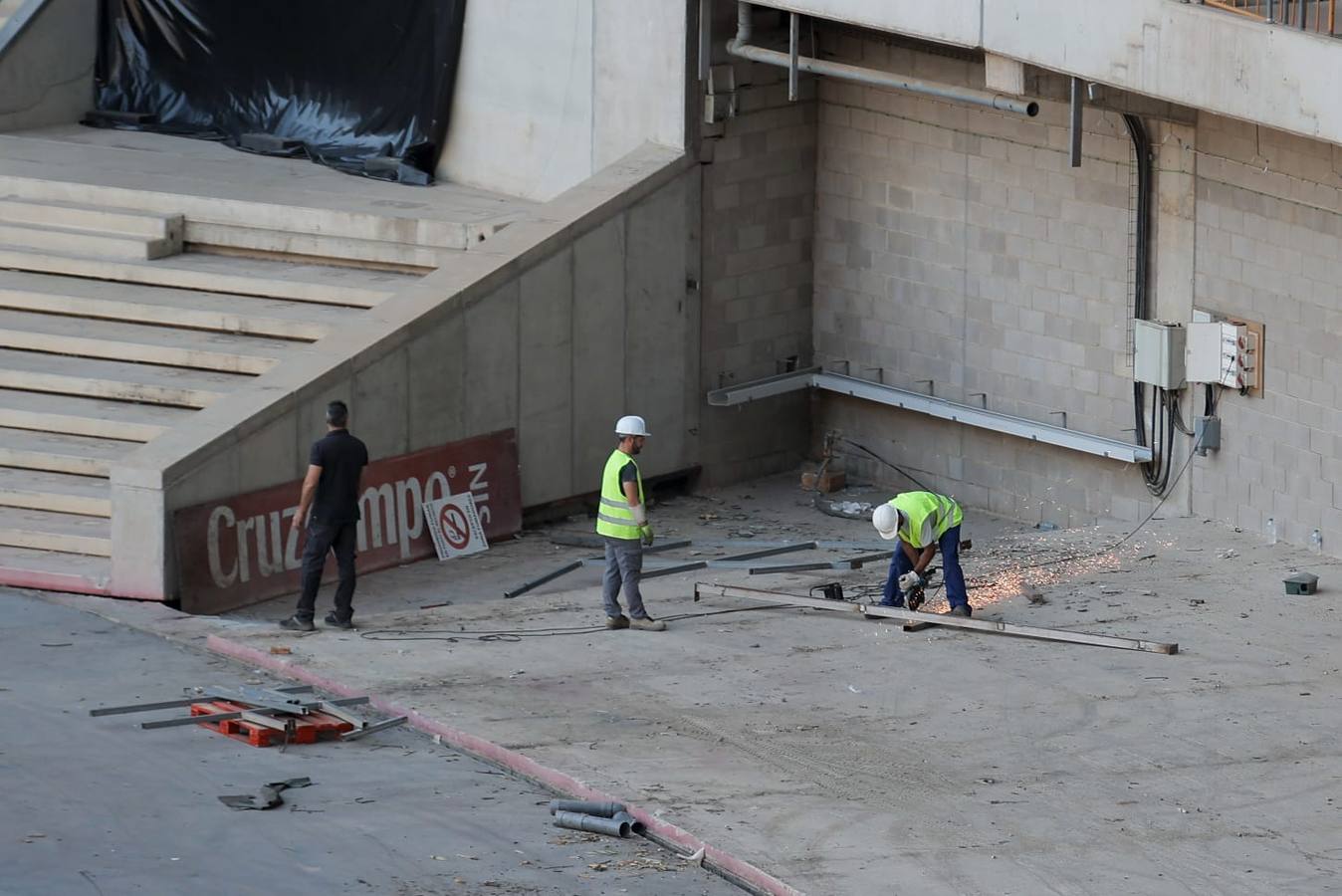 Obras en el Estadio de la Cartuja en su fase inicial