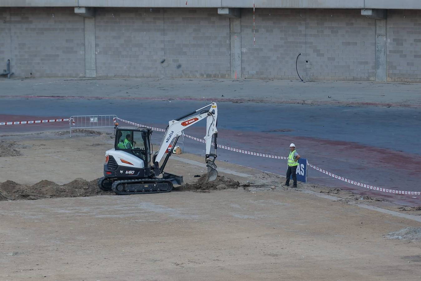 Obras en el Estadio de la Cartuja en su fase inicial