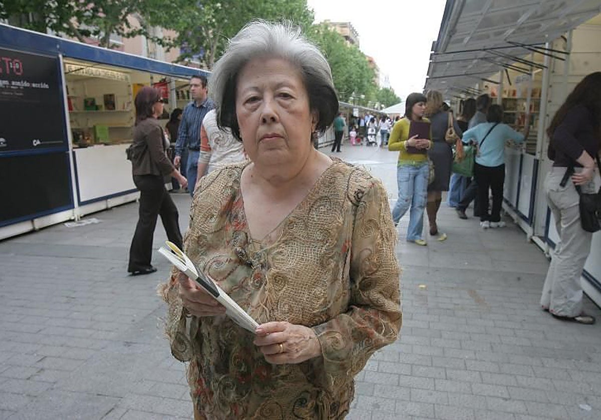 Julia Uceda en la Feria del Libro de Córdoba, en una imagen de 2007