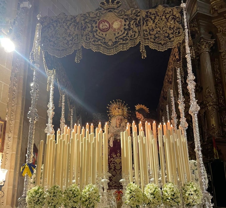 Antiguo palio de la Amargura, hoy propiedad de la hermandad del Desconsuelo de Jerez de la Frontera