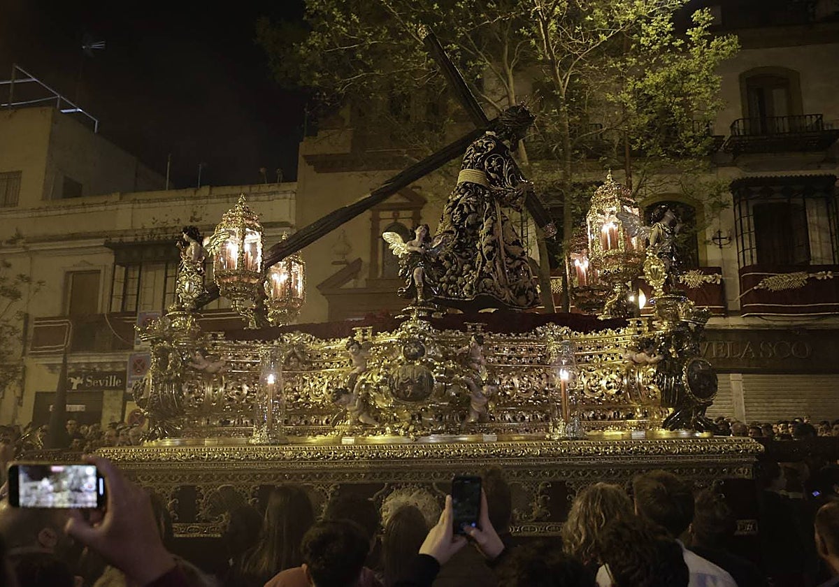 El Señor del Gran Poder en la calle Adriano en la Madrugada del Viernes Santo