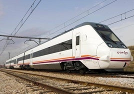 Un tren de media distancia de Sevilla a Madrid llega con más de dos horas de retraso a Mérida por «incidencia técnica»