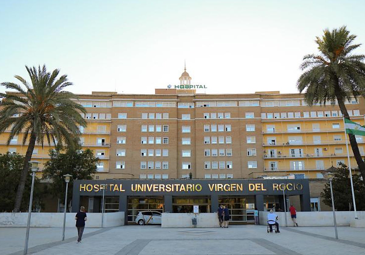 Fachada del hospital Virgen del Rocío
