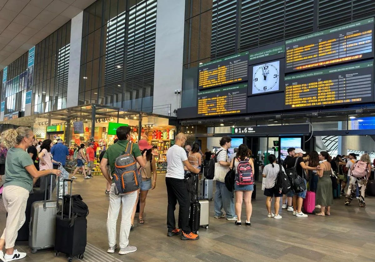 Colas para coger trenes en Santa Justa