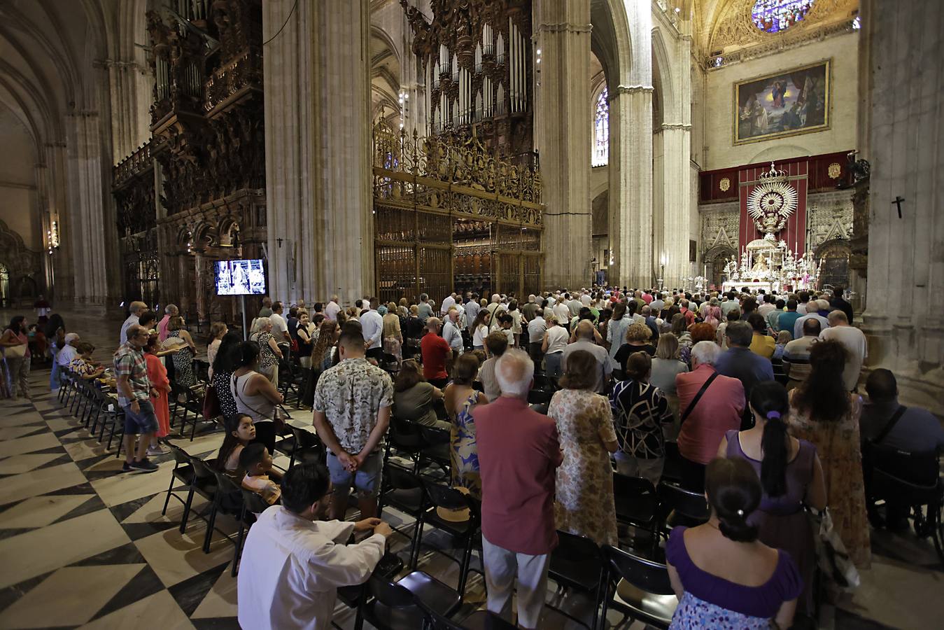 Sevilla se prepara para la mañana de la Virgen
