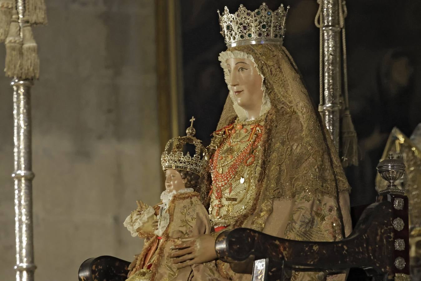 Sevilla se prepara para la mañana de la Virgen