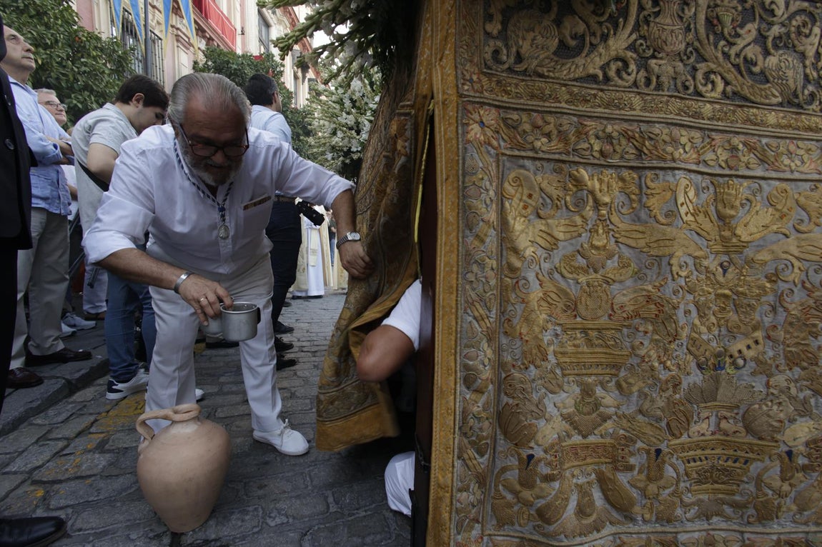 Momentos de la procesión de la Virgen de los Reyes