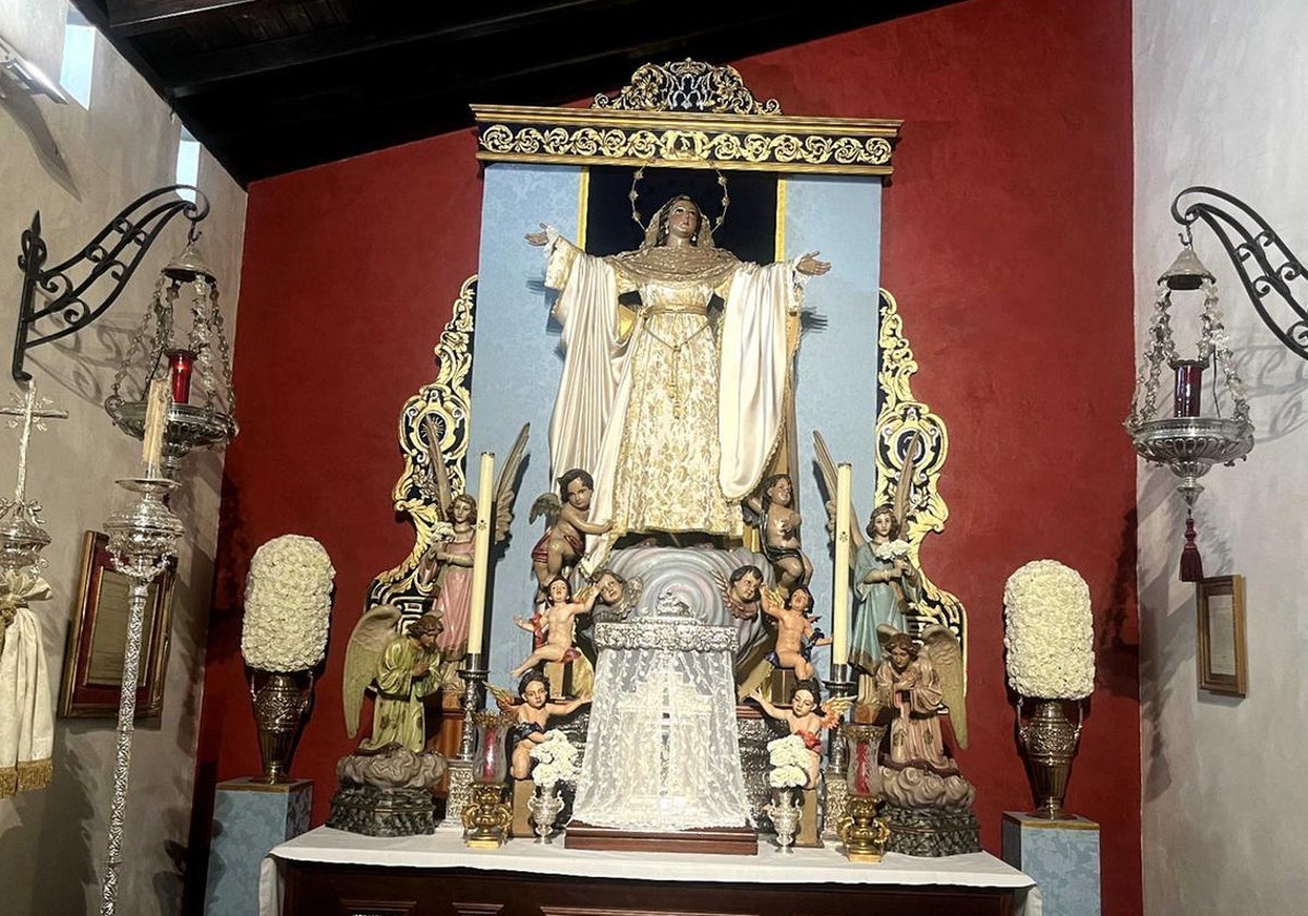 La Virgen de la Asunción en su Altar de Cultos de la Capilla de San Sebastián